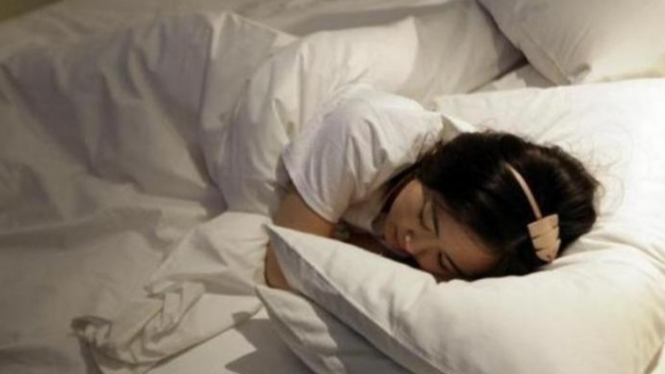 Ilustrasi wanita sedang tidur