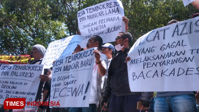 Bacakades terdegradasi Aksi didepan gedung DPRD dan kantor Bupati Banyuwangi. (FOTO: Agung Sedana/ TIMES Indonesia)