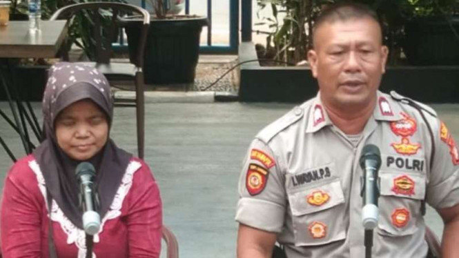 Dian Islamiati, seorang wanita yang viral karena menggendong jasad bayi.