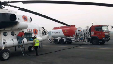Truk Tangki Pengisi Avtur untuk Bahan Helikopter.