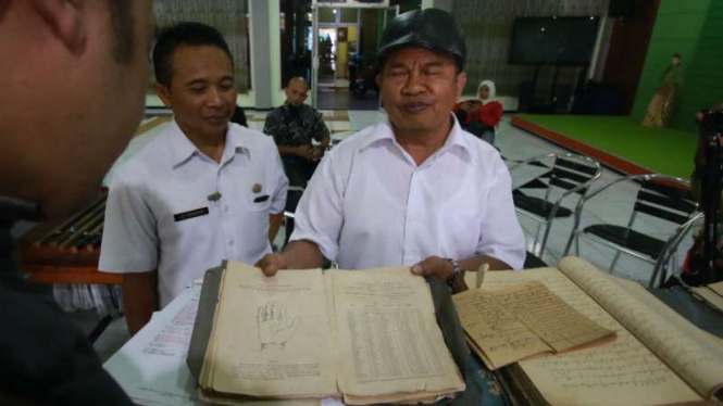 Koleksi naskah kuno Lulut Santoso