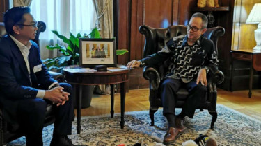Duta Besar Indonesia di AS, Mahendra Siregar (Kanan).