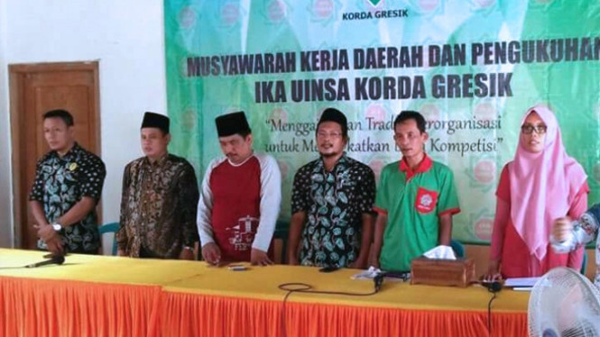 Ketua Korda Ika Uinsa Gresik Ahmad Yani Elbanis (Tengah) saat Musda Ika Uinsa Gresik (FOTO: Istimewa)