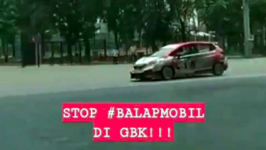 Tangkapan layar video balap mobil di GBK
