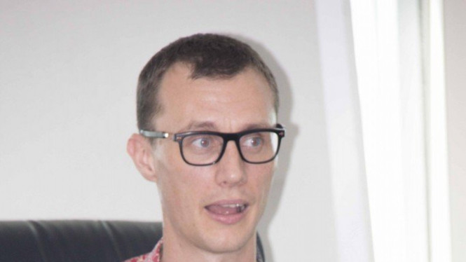 Setelah bekerja sebagai konsultan kebijakan untuk Pemerintah Indonesia, John Cheong-Holdaway mengaku kesulitan mendapatkan pekerjaan yang selevel di Australia.