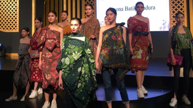 Busana dari Batik Madura.