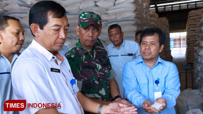 Pelepasan armada Ketersediaan Pasokan dan Stabilisasi Harga (KPSH) Beras Medium di Gudang Bulog Banyuwangi. (Foto: Agung Sedana/ TIMES Indonesia)