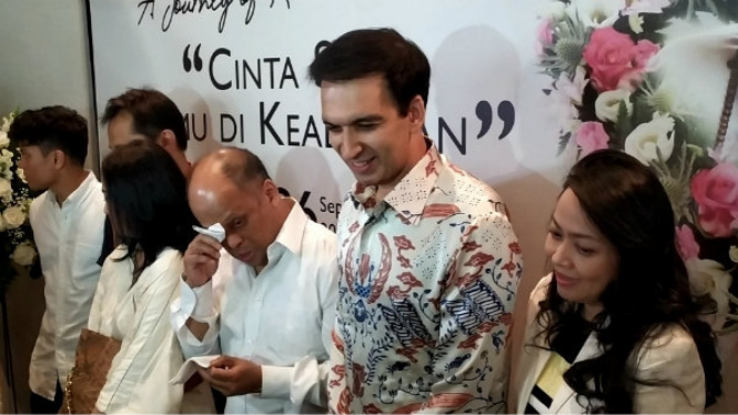 Ilham Habibie menangis usai menonton trailer Habibie & Ainun 3
