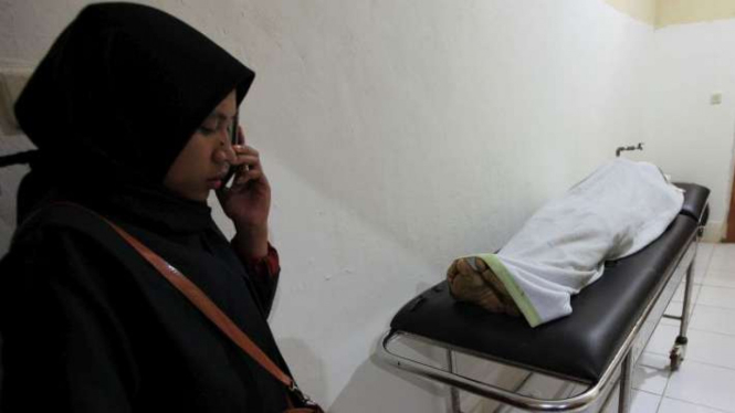 Jenazah almarhum Immawan Randi (21) berada di ruang jenazah RS Abunawas Kendari, Kendari, Sulawesi Tenggara, Kamis (26/9/2019). Seorang mahasiswa lagi bernama Yusuf Kardawi juga meninggal dunia usai demo ricuh di Kendari.