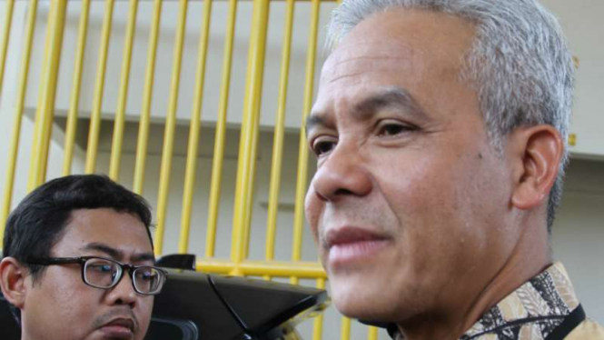 Gubernur Jawa Tengah Ganjar Pranowo di sela-sela meninjau Stadion Manahan Solo, Jumat, 27 September 2019.