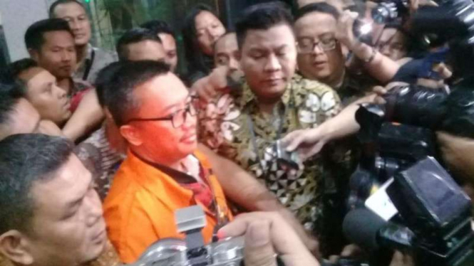 Mantan Menteri Pemuda dan Olahraga (Menpora) Imam Nahrawi langsung ditahan KPK.