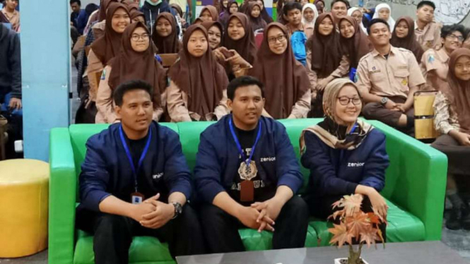 Si Kembar ITB dan ITS buat aplikasi bimbel.