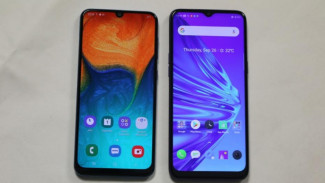 Realme 5 vs Samsung A30, Siapa Raja Smartphone Terjangkau?