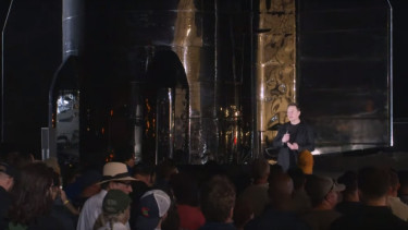 CEO SpaceX, Elon Musk menjelaskan update purwarupa wahana antariksa