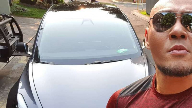 Deddy Corbuzier dan mobil barunya, Tesla Model 3