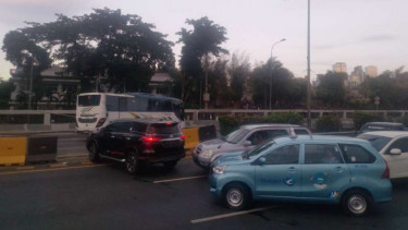 Kendaraan putar balik di DPR.