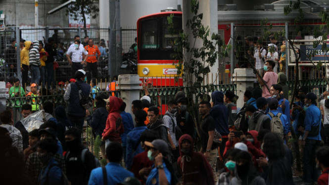 Demo Pelajar Tolak RKUHP dan UU KPK Rusuh di Palmerah