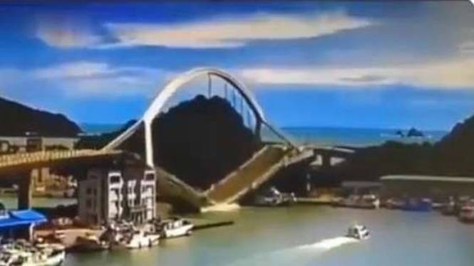 Jembatan roboh di Yilan Taiwan Selasa 1 Oktober 2019.