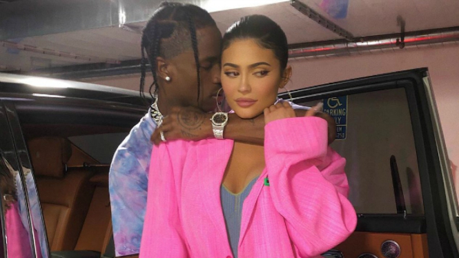 Kylie Jenner dan Travis Scott