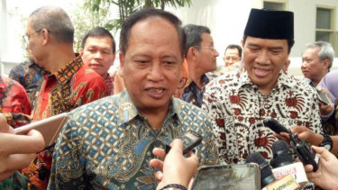 Menteri Riset Teknologi dan Pendidikan Tinggi, Mohamad Nasir, memberi tanggapan terkait seorang dosen IPB yang ditangkap polisi karena berencana bikin demo rusuh dengan menyiapkan bahan peledak. 