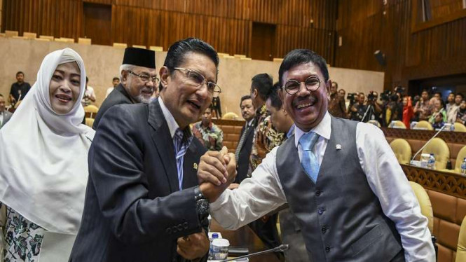 Calon pimpinan MPR mewakili DPD Fadel Muhammad (kedua kiri) 
