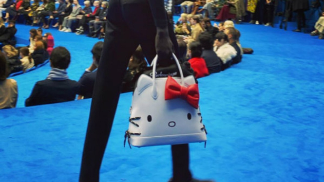 Tas Hello Kitty Balenciaga