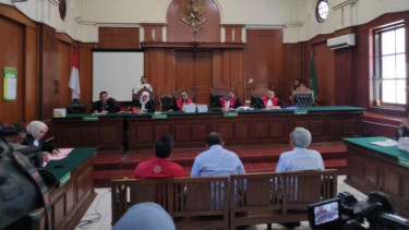 Suasana sidang perkara jalan di Raya Gubeng ambles di PN Surabaya, Jawa Timur.