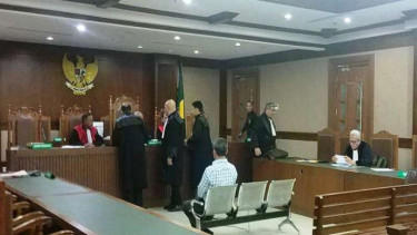 Pengacara Tomy Winata, Desrizal Chaniago di persidangan 
