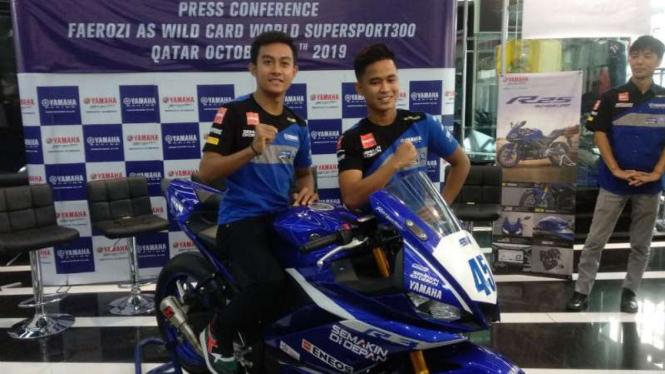 Muhammad Faerozi Toreqottullah (kiri) bersama  Galang Hendra Pratama