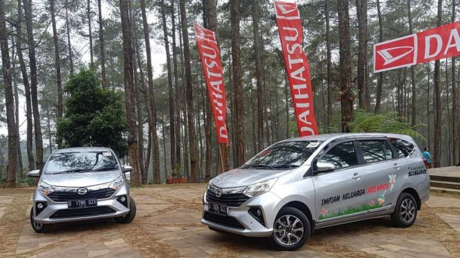 New Daihatsu Sigra diuji jalan di Bandung, Jawa Barat.