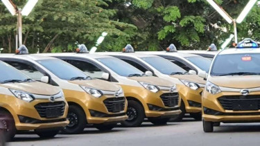 Mobil LCGC Daihatsu Sigra dipakai sebagai Taksi dengan nama Next
