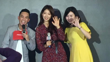 Park Shin Hye (tengah).