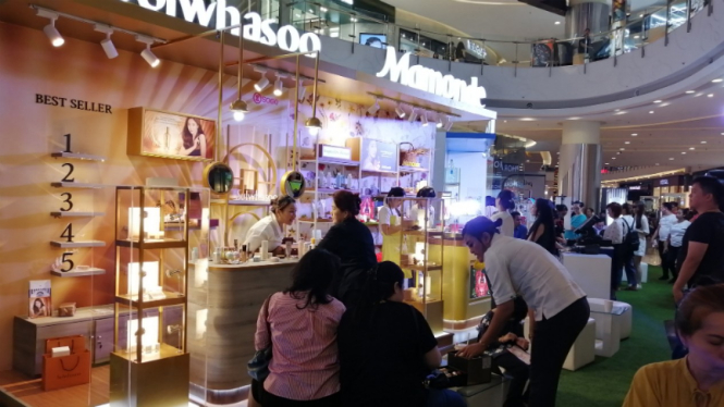 Pameran skincare di Central Mall, Jakarta.