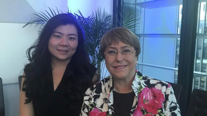 Veronica Koman telah bertemu dan berfoto dengan Komisioner HAM PBB, Michelle Bachelet di Australia.