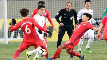Turki Mohammed Al Khudayr saat beraksi memimpin pertandingan