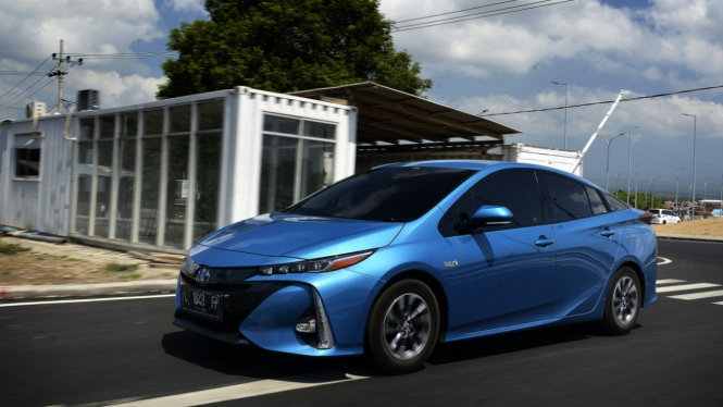 Toyota Prius Prime Plug-In Hybrid di Bali.