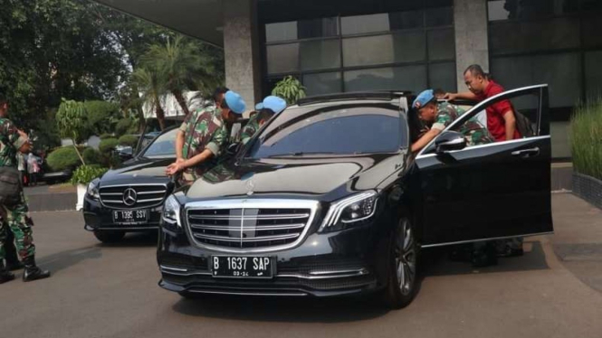 Mercedes-Benz sambangi istana negara untuk pelatihan produk
