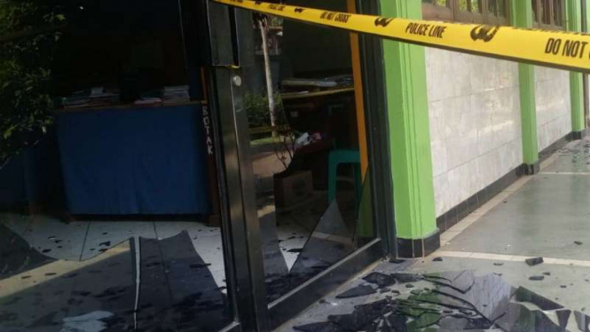 Sekolah SMK Izzata/Arjuna, di kawasan Cipayung, Depok, Jawa Barat dirusak.