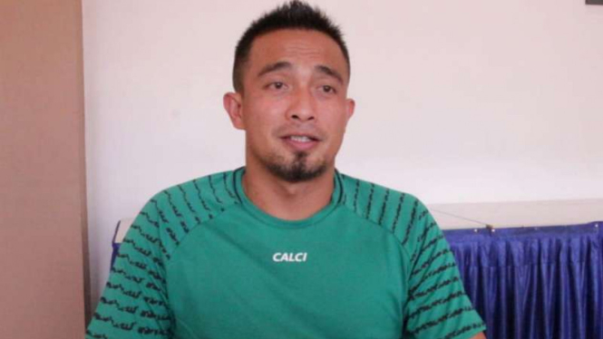 Kiper Sriwijaya FC, Ferry Rotinsulu.