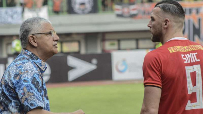 Pelatih Persija Jakarta, Edson Araujo Tavares (kiri) dan Marko Simic.
