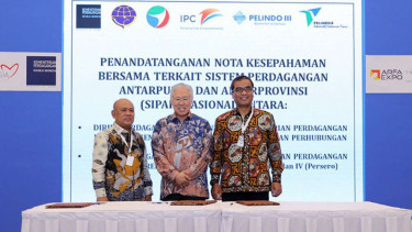 Menteri Perdagangan Enggartiasto Lukita. (tengah)