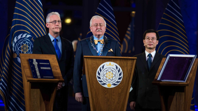 Pelantikan Igor Ashurbeyli sebagai kepala negara atau presiden Asgardia