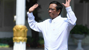 Mahfud MD kenakan kemeja putih datangi istana