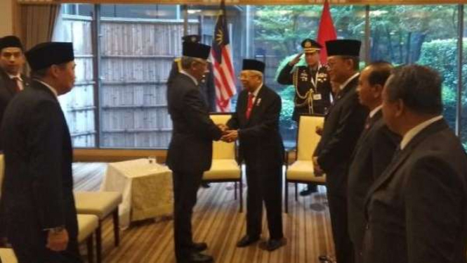 Wapres Maruf Amin bertemu dengan Raja Malaysia, Yang di-Pertuan Agong Sultan Abdullah Al-Mustafa Billah Shah Ibni Almarhum Sultan Haji Ahmad Shah Al-Musta'in Billah, di Tokyo, Jepang (22/10/2019). 