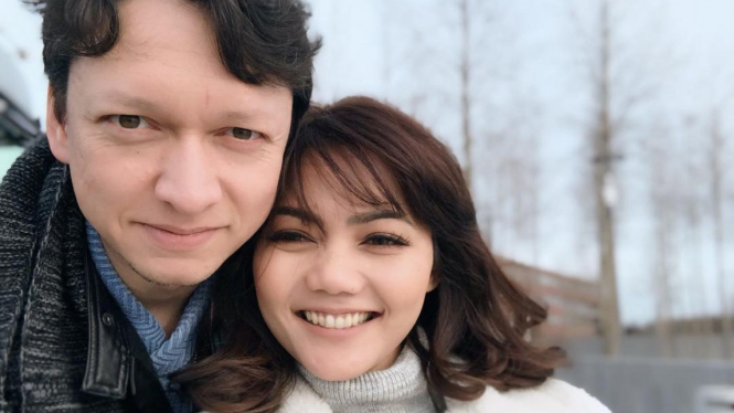 Josscy Aartsen dan Rina Nose