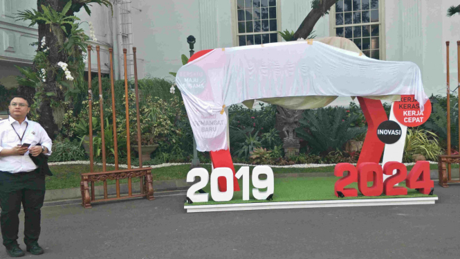 Spot foto yang disiapkan Istana usai pengumuman dan pelantikan menteri