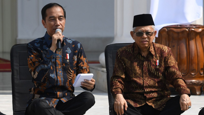 Joko Widodo didampingi Ma'ruf Amin umumkan Kabinet Indonesia Maju