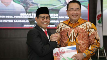 Abdul Halim Iskandar dan Eko Putro Sandjojo.