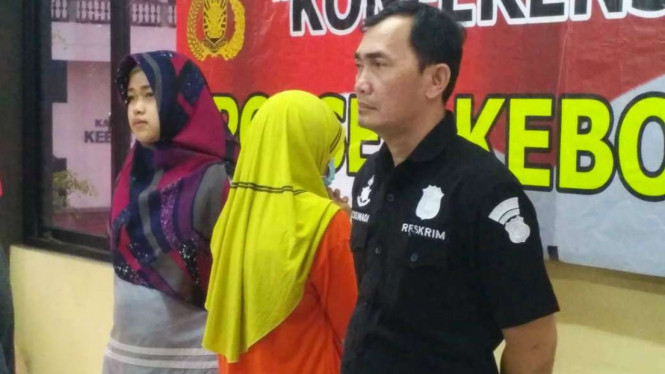 Pelaku saat press conference di Polsek Kebun Jeruk, Jakbar. 
