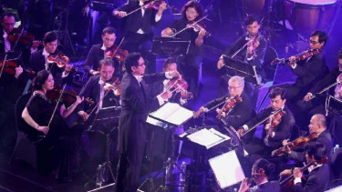 Twilite Orchestra dengan konduktor kenamaan Indonesia, Addie MS.